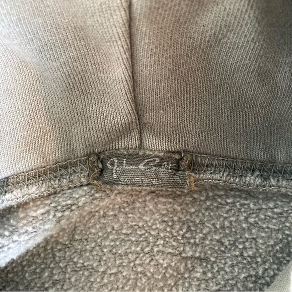 Brandy Melville off the lip, South Bay California hoodie - Picture 6 of 6